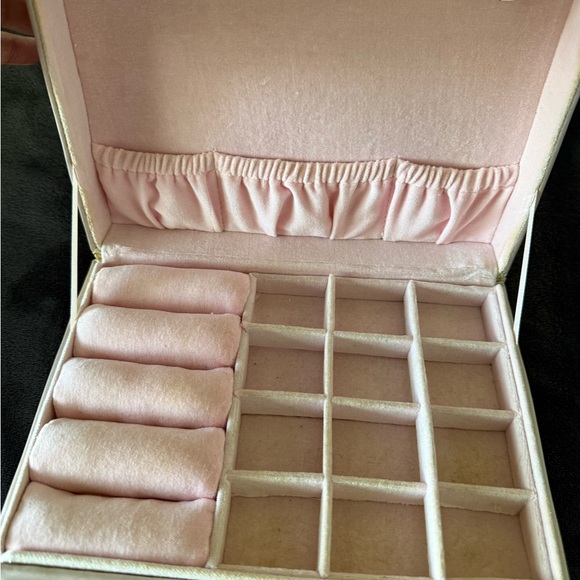 Hello Kitty Quilted Pink Jewelry Box with Embroidered Design - Picture 2 of 6